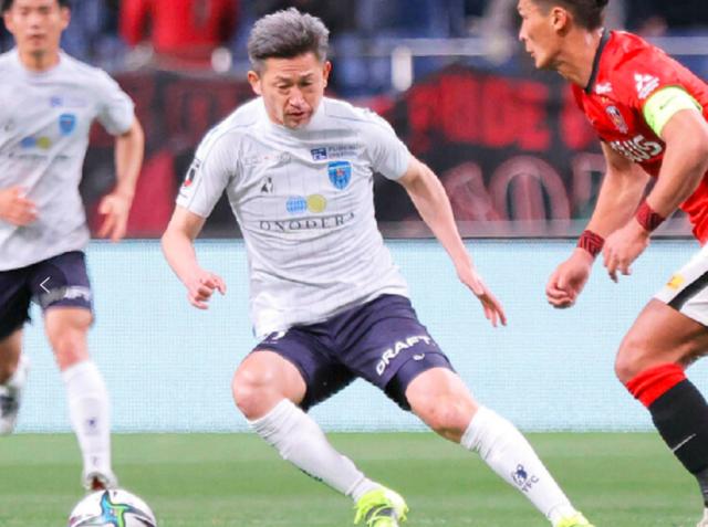 开云注册入口-活化石！54岁12天高龄 三浦知良再次刷新J联赛纪录